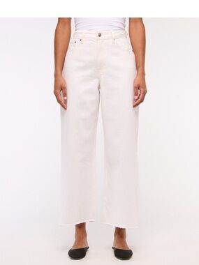 A&F WHITE curve love high rise cropped wide leg jean. SIZE 34 short